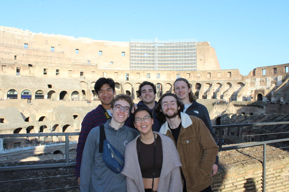 Students grouped together at the Colosseo.